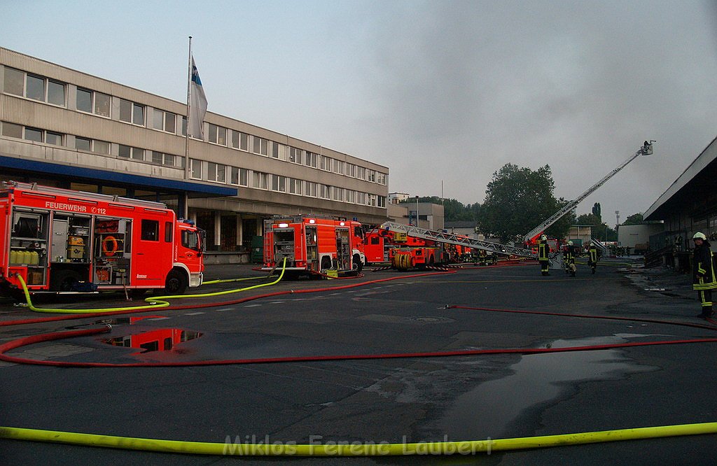 Grossbrand Halle auf dem Grossmarkt Koeln P708.JPG
